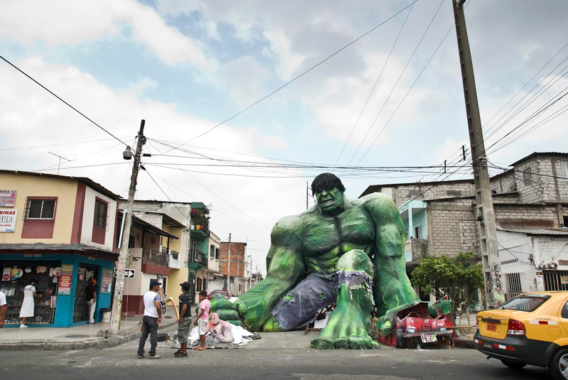 Illustration for article titled In Ecuador, insane giant sculptures of The Hulk and Hellboy invade on New Year's Eve